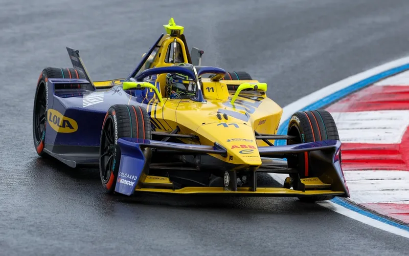 Di Grassi takes maiden win for Lola in wet and wild Formula E Shanghai E-Prix