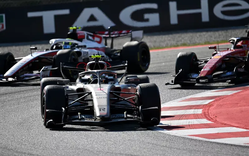 Russell quickest as Bottas brake failure halts dramatic Barcelona FP3