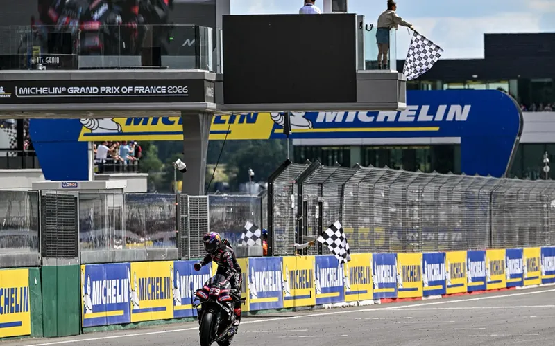 Martín masterclass in Le Mans madness as late charge seals stunning French GP victory