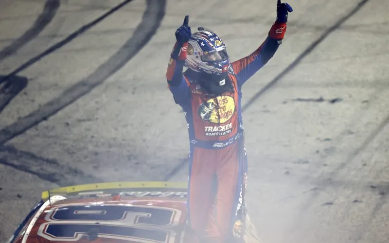 Cup Series: Briscoe dominates the Southern 500 amidst late pressure from Reddick